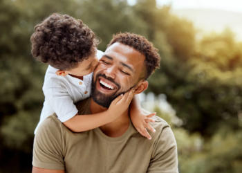 Dit is de reden waarom je de manier van opvoeden van je ouders onbewust overneemt (ook al was dit je eigen keuze)