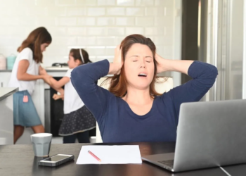 Onderzoek: kinderen zijn 800% vervelender met hun moeder in de buurt