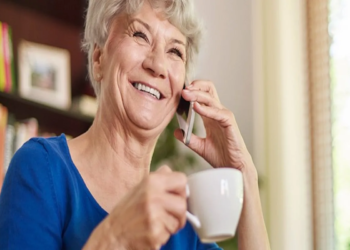 Dit is de reden waarom bellen met je moeder zo goed is voor je gezondheid!