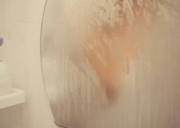 Dit is de beste manier om de badkamer te luchten na het douchen! (werkt echt)