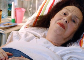 ZIEN: Moeder kreeg haar eerste kind op 66-jarige leeftijd. Zo zien ze er nu uit!