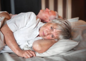 Gerda is intens verdrietig haar man weet niet waarom: Haar geheim is te groot om het te delen