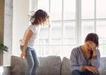 Het is waar: kinderen zijn 800% vervelender met hun moeder in de buurt