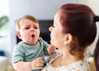 Aron (28) date met een moeder maar wilt dat zij haar kinderen ter adoptie afstaat!