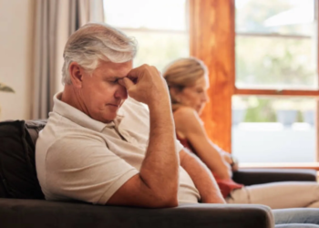 Pieter krijgt een mega erfenis, hij wil niet dat zijn vrouw dit deelt met zijn schoonfamilie