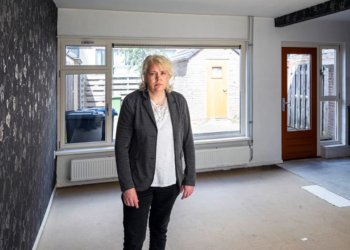 Angela (45) trok bij haar ouders in om voor hen te zorgen, maar de gevolgen zijn enorm