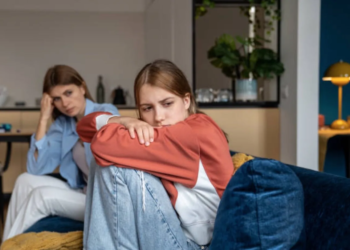 “Ik raakte gefrustreerd met mijn zusje toen ze weigerde op mijn zoon te passen”