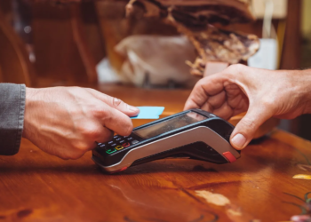 Rabobank blokkeert bankrekening van bejaard echtpaar na gezellig etentje ter ere van hun 55-jarige huwelijksjubileum