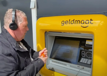 Schandalig: Contant geld opnemen gaat je veel geld kosten!