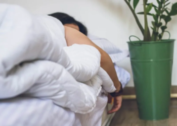 LET OP: Slaapexpert deelt slimme truc waarmee je sneller in slaap valt