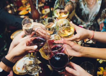 Medici adviseert: Op deze leeftijd zou je moeten stoppen met alcohol drinken