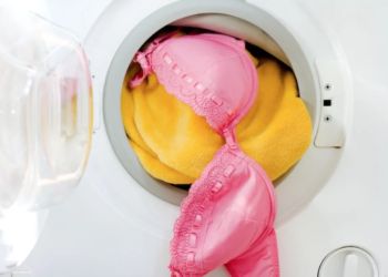Zo vaak zou je eigenlijk je bh moeten wassen! (het antwoord is schokkend)