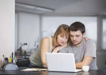 Door het gedrag van mijn buurvrouw wordt mijn huis niet verkocht!