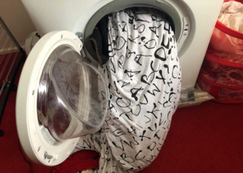 Door deze simpele truc zorg jij ervoor dat je dekbedovertrek je overige was niet meer opeet