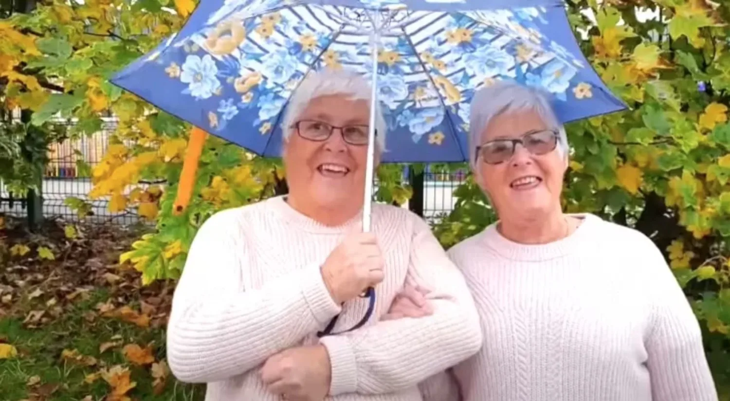 Video Tweeling Vindt Elkaar Weer Na 66 Jaar Hoe Is Heeft Dit Toch 