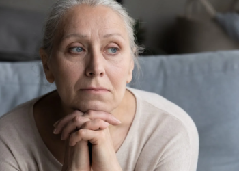 Inge (56): ‘Tijdens mijn oppasdag betrapte ik mijn schoondochter terwijl ze vreemdging’