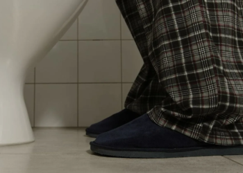 Uroloog deelt onwijs handige truc waardoor je ‘s nachts nooit meer hoeft te plassen