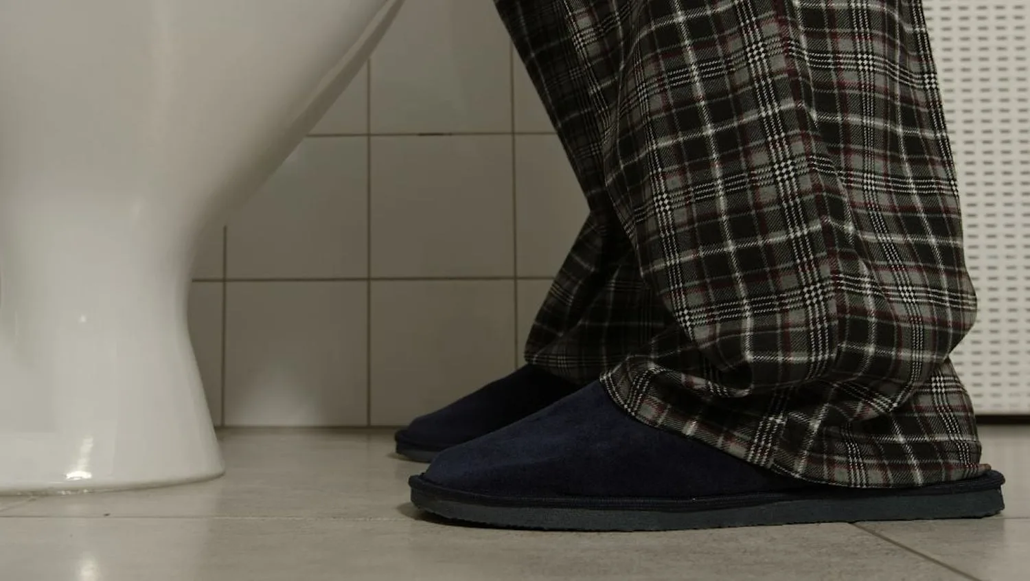 Uroloog deelt onwijs handige truc waardoor je ‘s nachts nooit meer hoeft te plassen