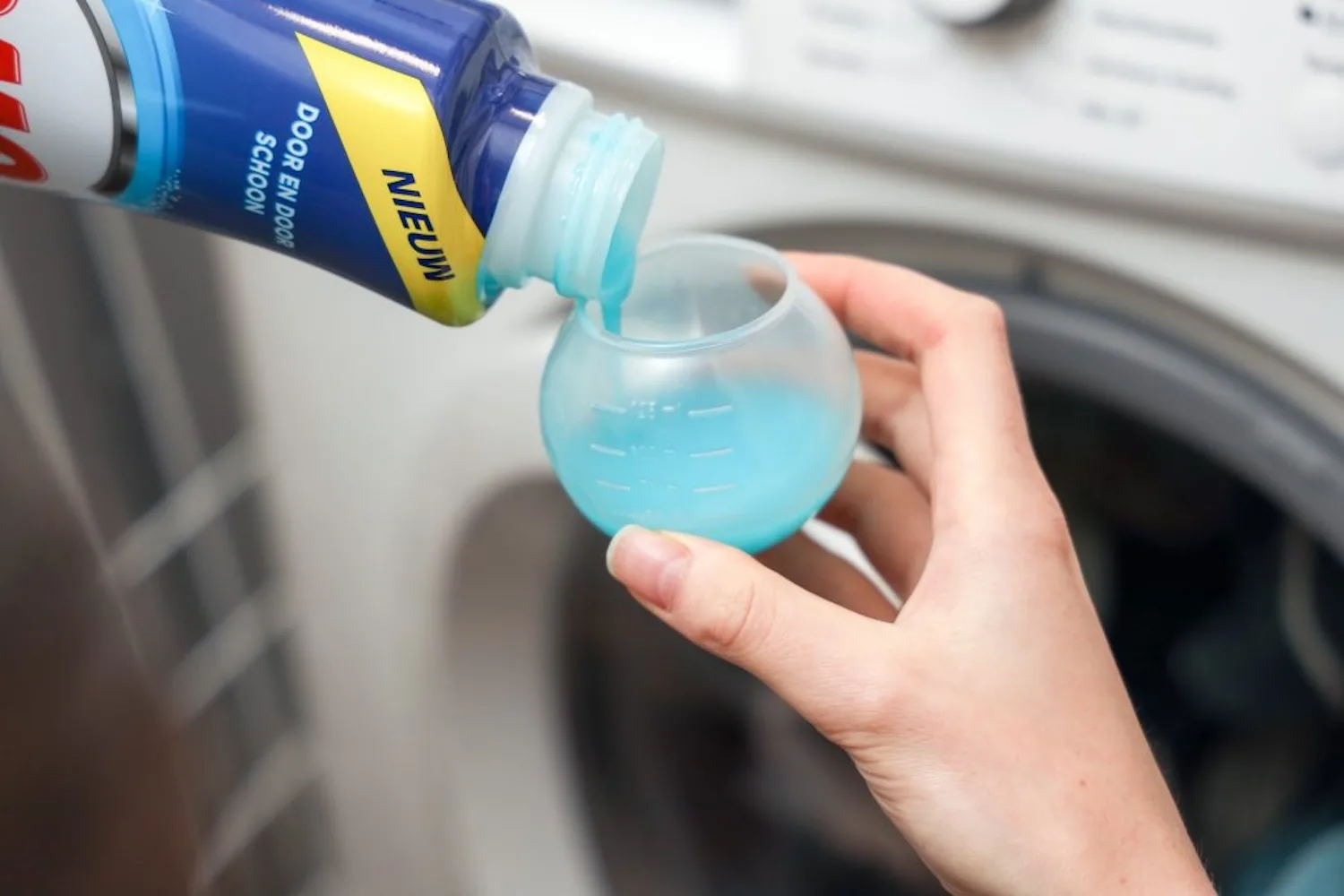 Stinkt je wasmachine? Dit simpele trucje lost het probleem in 5 minuten op!