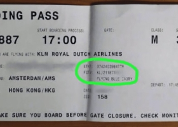 Dit is de reden waarom je NOOIT je vliegtickets moet weggooien!