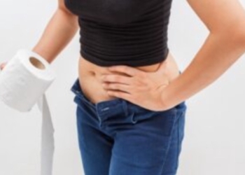 Een stinkende kruis van je spijkerbroek. Waarom en hoe kom je van de vieze geur af?