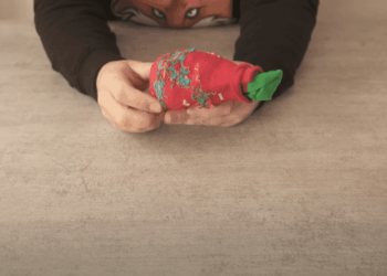 Je vouwt je sokken al je hele leven verkeerd op, dit is zoveel makkelijker!