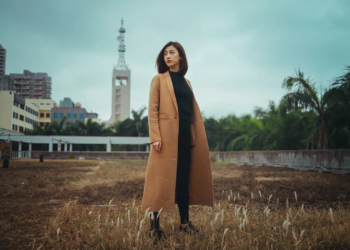 Dit moet je nooit vergeten te doen wanneer je een nieuwe jas koopt. Wist jij dit?