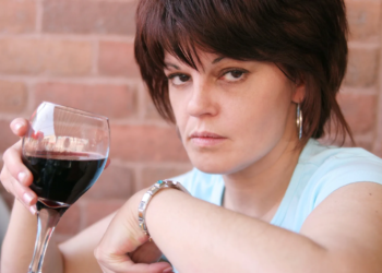 Ava: “Altijd de goedkope wijnen met schroefdop bij mijn zus ik wordt er gek van”