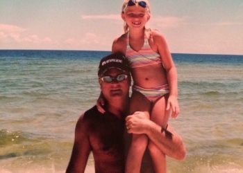 Hartverscheurend: Vader stuurt dochter verjaardagsbloemen en boodschap jaren na zijn dood