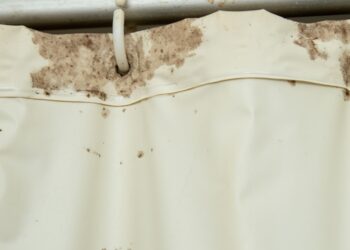 Ik heb alle gordijnen in huis in 3 uur wit gewassen en dit is hoe je het moet doen!