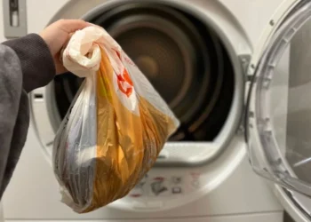 Doe al je wasgoed in één zak en kijk goed wat er met het wasresultaat gebeurt!