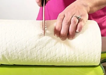 Snij  een stuk van je keukenrol af, de reden? Dit bespaart zoveel geld!