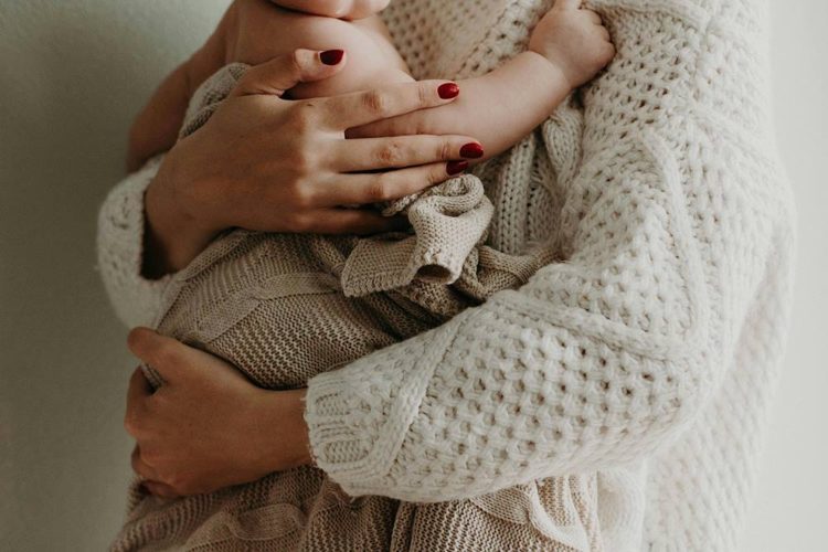 Saar (29): ‘Ik laat mijn baby soms alleen thuis’
