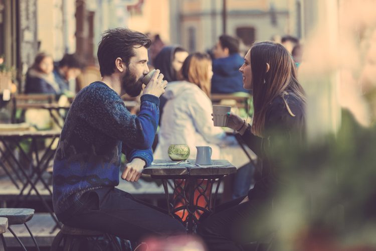 Wende: “Mijn vriend verbiedt mij een cappuccino te bestellen na 11 uur”