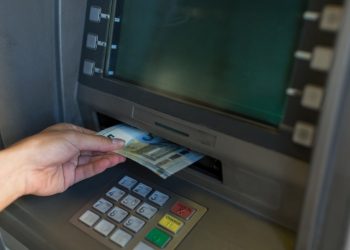 Deze bank brengt per direct torenhoge pinkosten in rekening