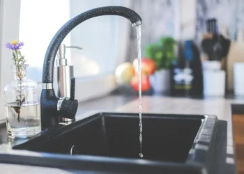 Dringende waarschuwing: Drinkwater in deel van Achterhoek vervuild met poepbacterië