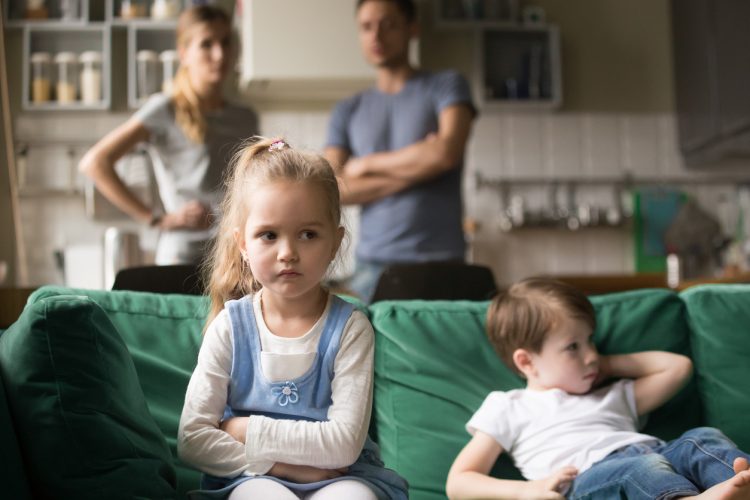 “Ben ik een slechte vader omdat ik mijn moeder niet aansprak toen ze mijn dochter buitensloot?”