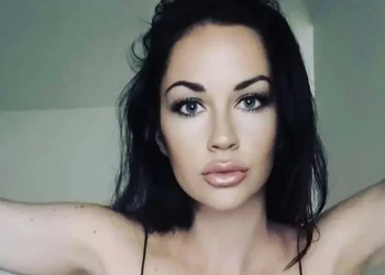 Amy kan geen werk vinden: “Ik ben te knap, alle managers worden steeds afgeleid”