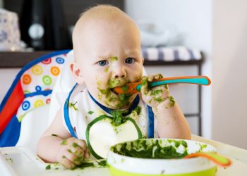 De beste manieren om vaste voeding te introduceren aan je baby