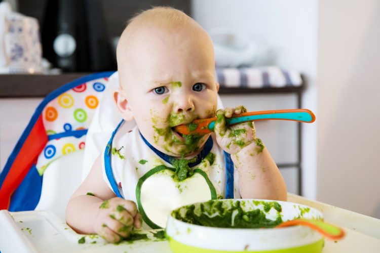 De beste manieren om vaste voeding te introduceren aan je baby