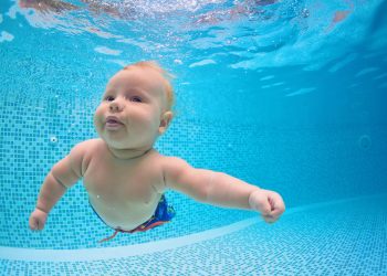 Alles wat je moet weten over de voordelen van babyzwemmen