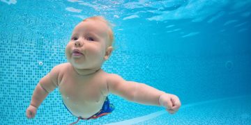 Alles wat je moet weten over de voordelen van babyzwemmen