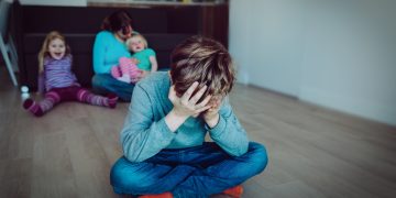 Jaloezie onder broers en zussen: Zo ga je ermee om