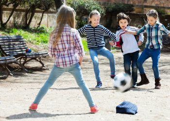 De voordelen van buitenspelen voor kinderen: waarom het zo belangrijk is