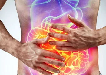 Wetenschappers waarschuwen: déze veelgebruikte zoetstof kan zorgen voor een lekke darm! (en dit zijn de symptomen)