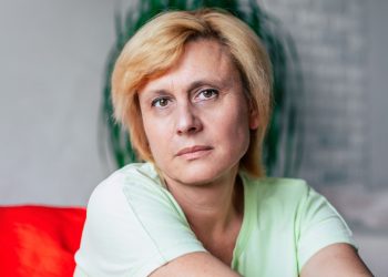 Heidi’s dagelijkse strijd: “De werkhouding van mijn collega verpest het voor mij”