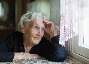 Hilda (82): “Mijn kleinkinderen willen niet op bezoek, ik ruik naar oude mensen”