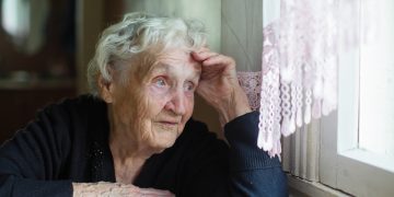 Hilda (82): “Mijn kleinkinderen willen niet op bezoek, ik ruik naar oude mensen”