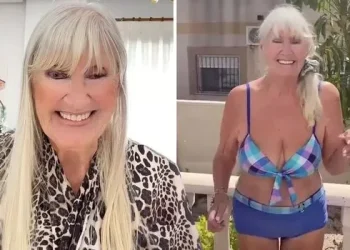 Joan (92) deelt haar schoonheidsgeheim om er jonger uit te zien: ‘Ik gebruik het al 70 jaar’