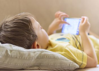 De invloed van schermtijd op de ontwikkeling van kinderen